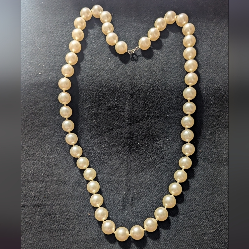 White Faux Pearl Chunky Beaded Statement Necklace